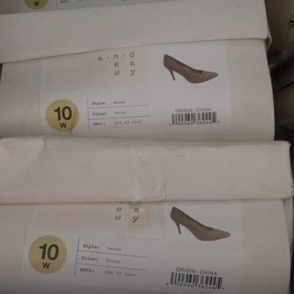 ❄️2/$5❄️[NEW IN BOX] A New Day "PECAN" Suede Pointed Toe 3" [Size 10W] - Picture 9 of 9